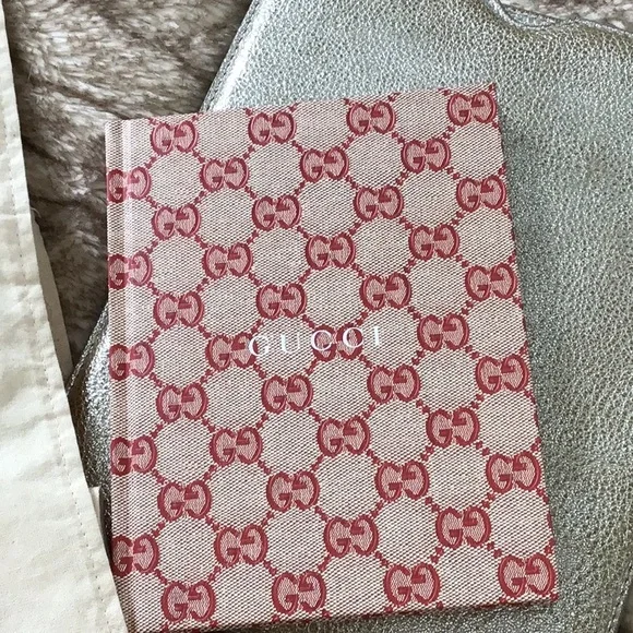 Gucci Cream Tote and Red Patterned Notebook - Picture 6 of 10